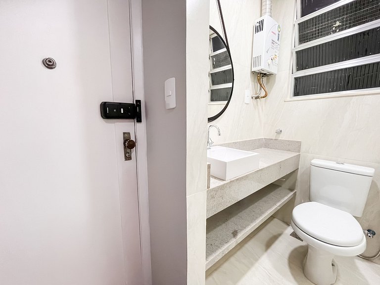 Vista lateral para o Pão de Açúcar e portaria 24h