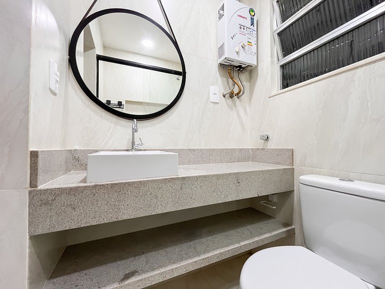 Vista lateral para o Pão de Açúcar e portaria 24h