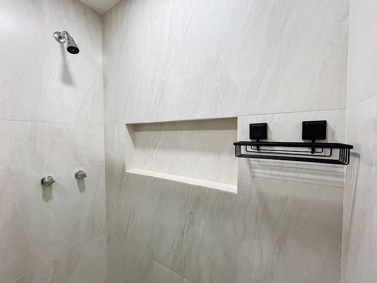 Vista lateral para o Pão de Açúcar e portaria 24h