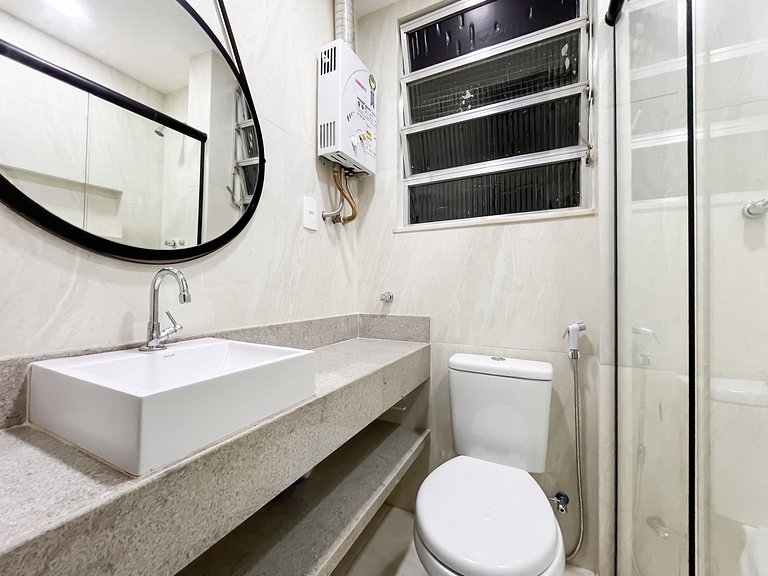 Vista lateral para o Pão de Açúcar e portaria 24h