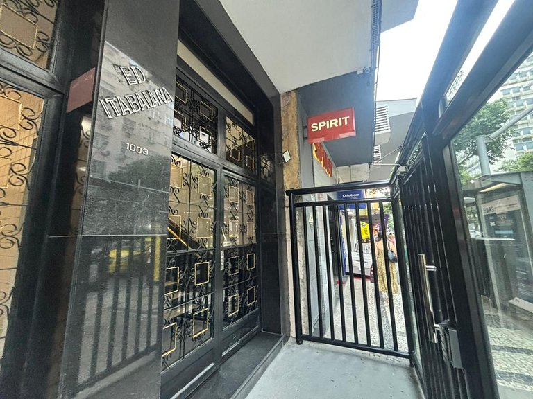 1Qt. a 2 min da praia de Copa com portaria 24h