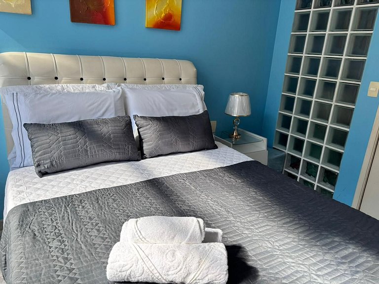 1Qt. a 2 min da praia de Copa com portaria 24h