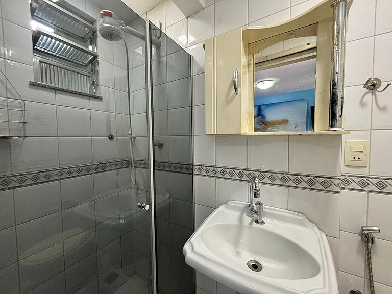 1Qt. a 2 min da praia de Copa com portaria 24h