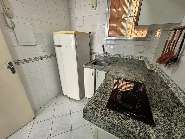 1Qt. a 2 min da praia de Copa com portaria 24h