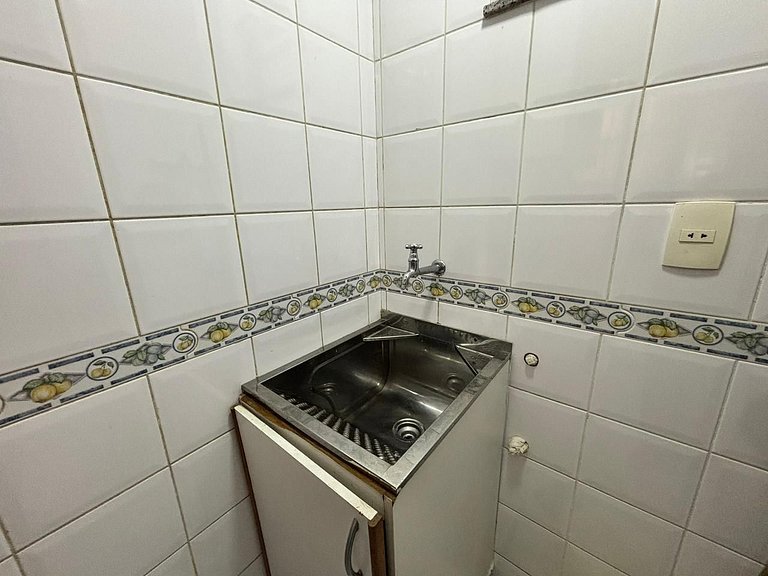 1Qt. a 2 min da praia de Copa com portaria 24h