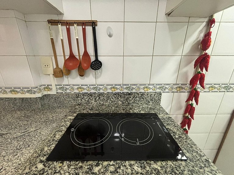 1Qt. a 2 min da praia de Copa com portaria 24h