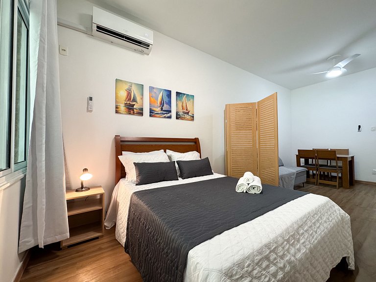 Apto. em Copa com portaria 24h a 3 min da praia