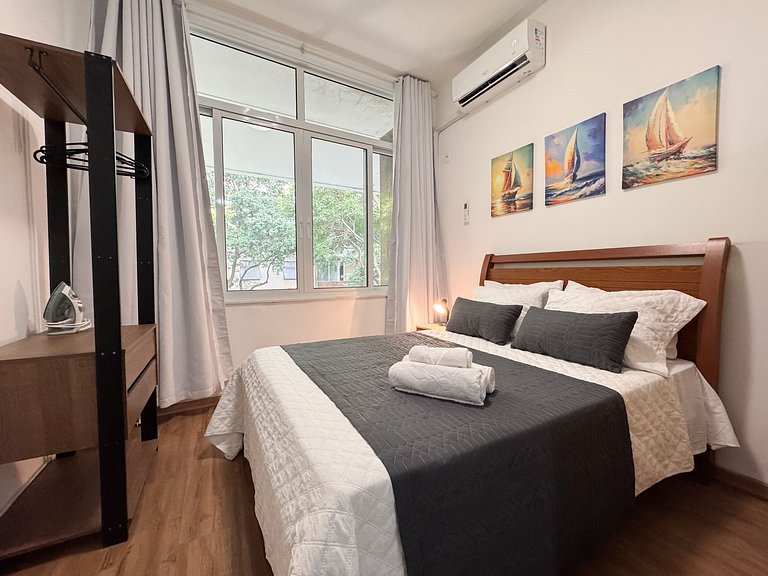 Apto. em Copa com portaria 24h a 3 min da praia