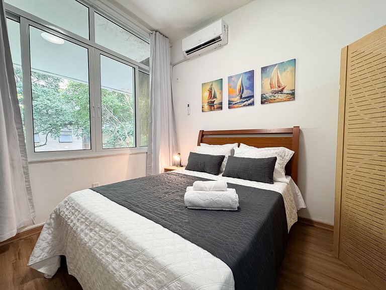 Apto. em Copa com portaria 24h a 3 min da praia