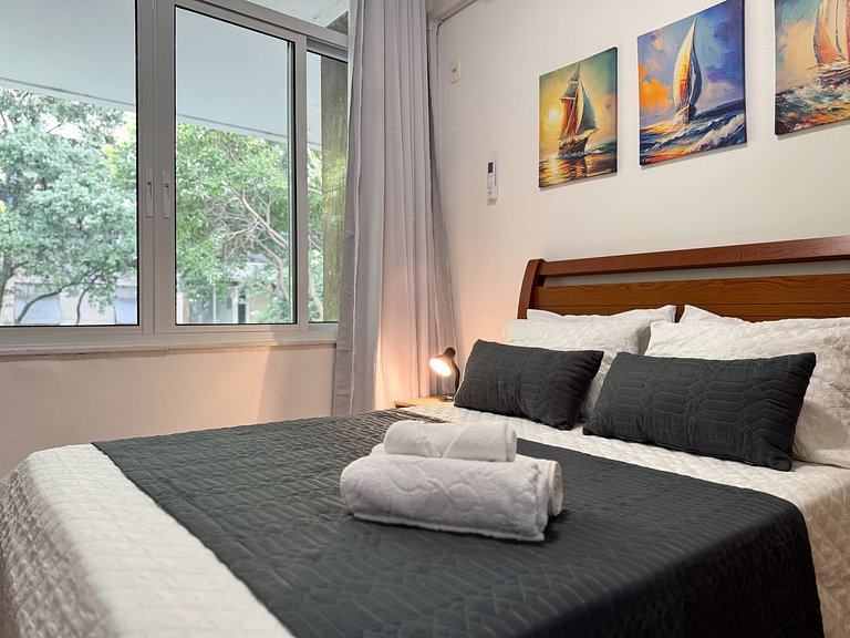 Apto. em Copa com portaria 24h a 3 min da praia