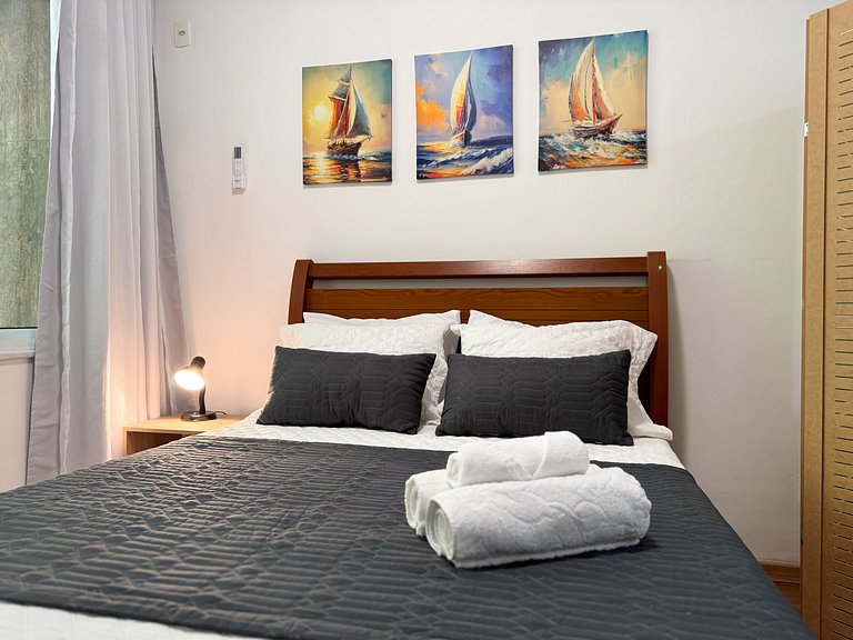 Apto. em Copa com portaria 24h a 3 min da praia