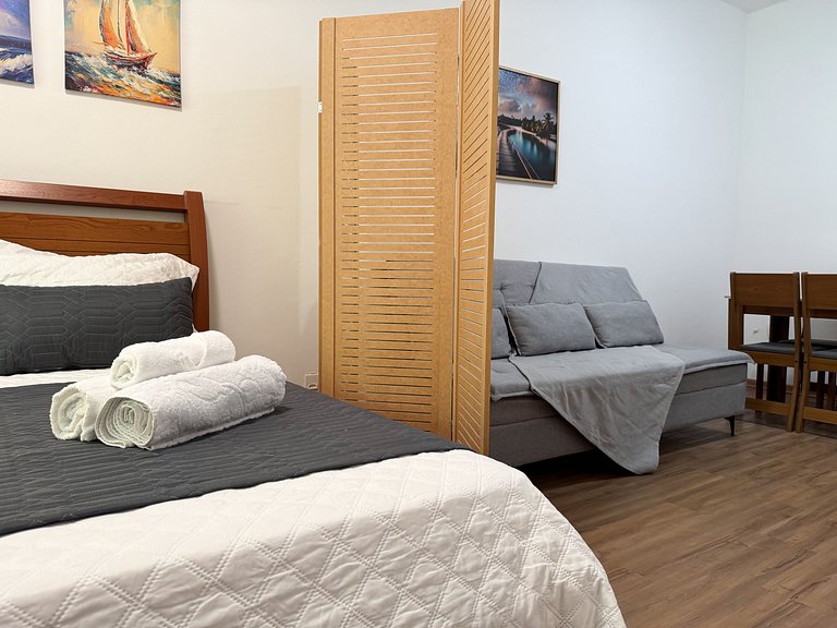 Apto. em Copa com portaria 24h a 3 min da praia