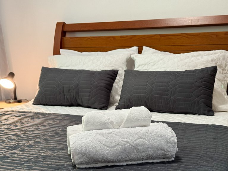 Apto. em Copa com portaria 24h a 3 min da praia