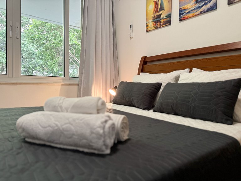 Apto. em Copa com portaria 24h a 3 min da praia