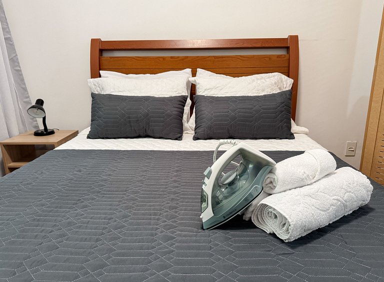 Apto. em Copa com portaria 24h a 3 min da praia