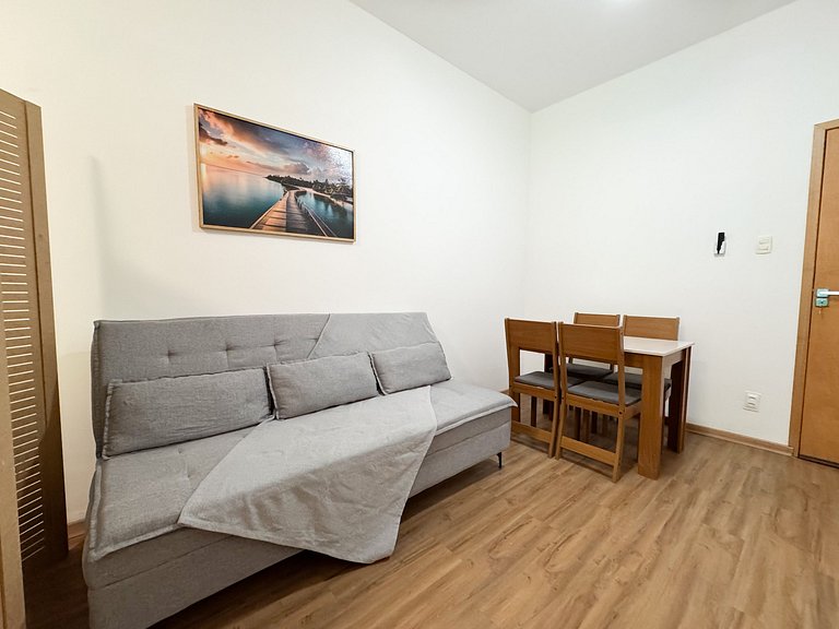 Apto. em Copa com portaria 24h a 3 min da praia