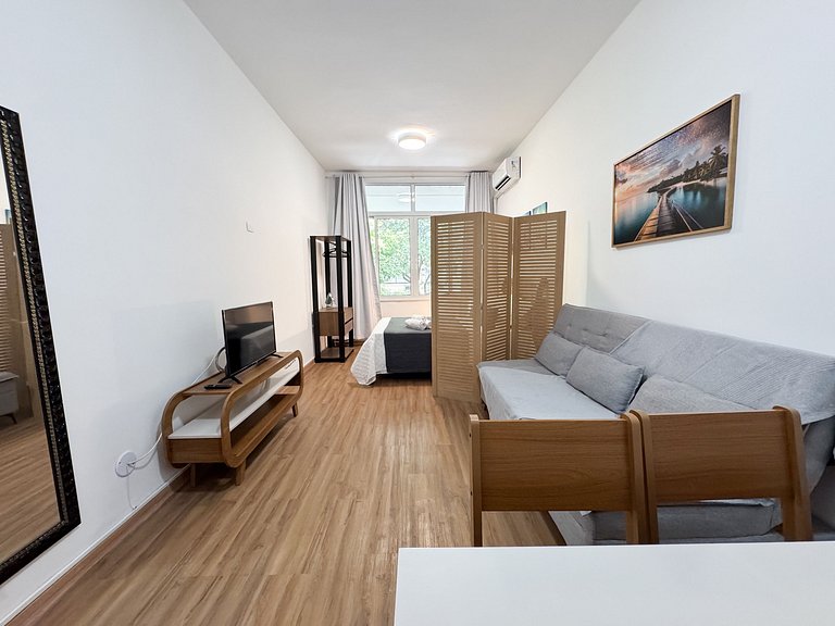 Apto. em Copa com portaria 24h a 3 min da praia