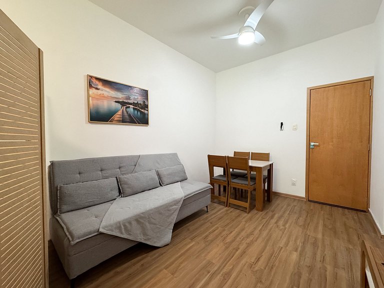 Apto. em Copa com portaria 24h a 3 min da praia