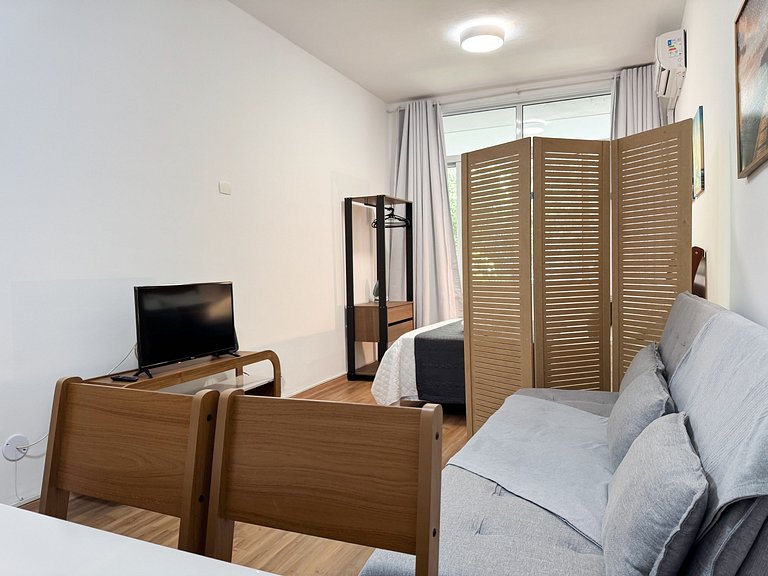 Apto. em Copa com portaria 24h a 3 min da praia