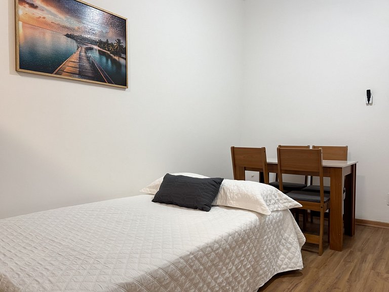 Apto. em Copa com portaria 24h a 3 min da praia