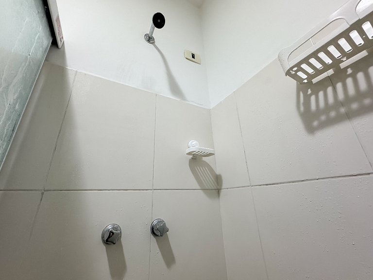 Apto. em Copa com portaria 24h a 3 min da praia