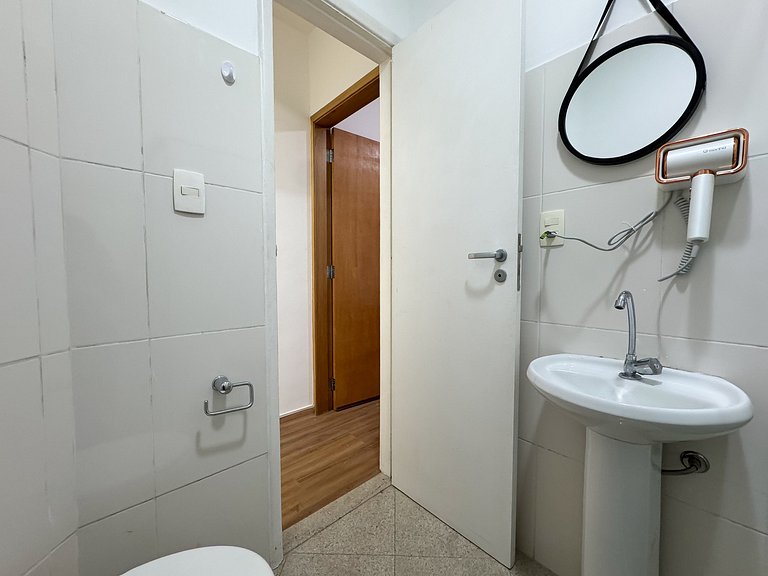 Apto. em Copa com portaria 24h a 3 min da praia