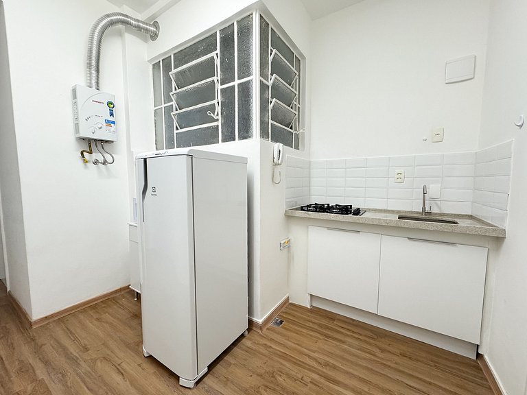 Apto. em Copa com portaria 24h a 3 min da praia