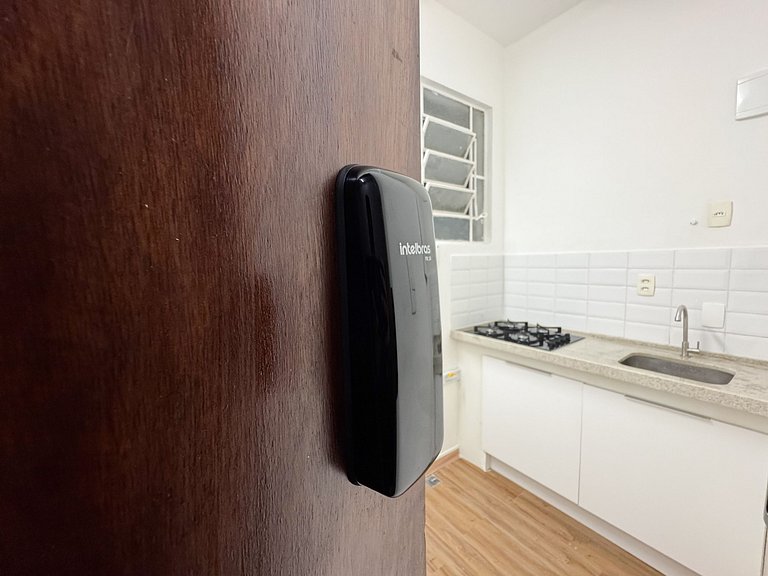 Apto. em Copa com portaria 24h a 3 min da praia