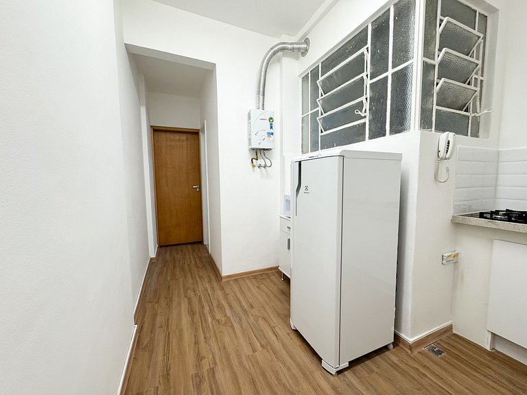 Apto. em Copa com portaria 24h a 3 min da praia