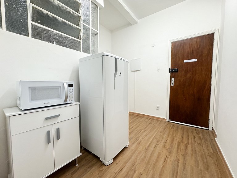 Apto. em Copa com portaria 24h a 3 min da praia