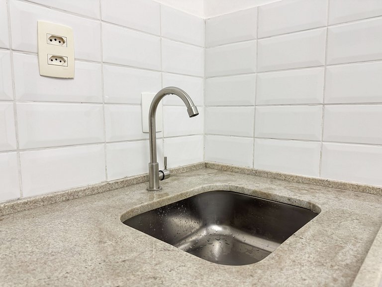 Apto. em Copa com portaria 24h a 3 min da praia