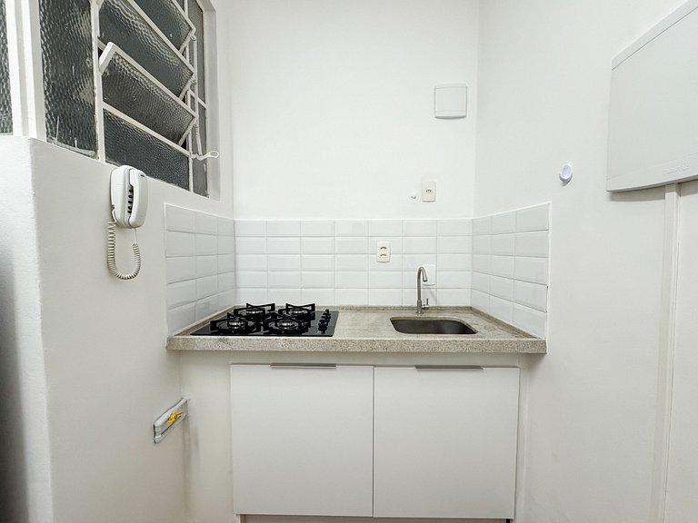 Apto. em Copa com portaria 24h a 3 min da praia