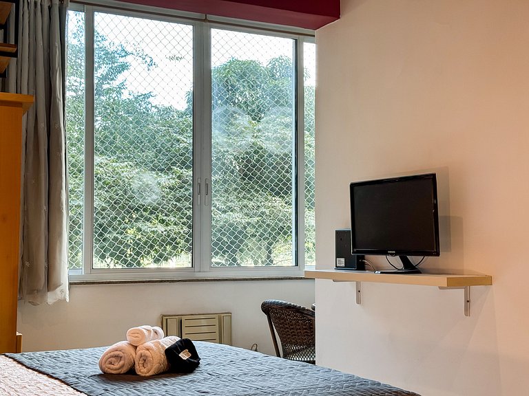 1 Qt com vista praia Flamengo e máquina de lavar
