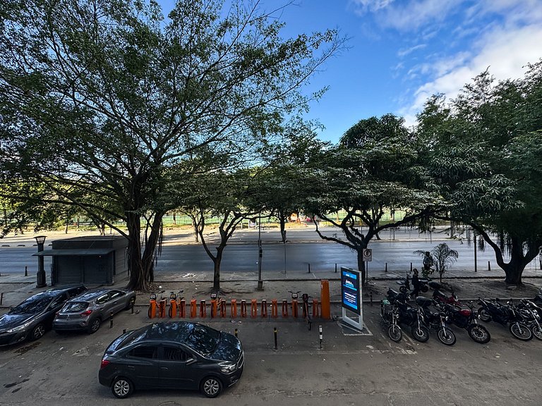 1 Qt com vista praia Flamengo e máquina de lavar