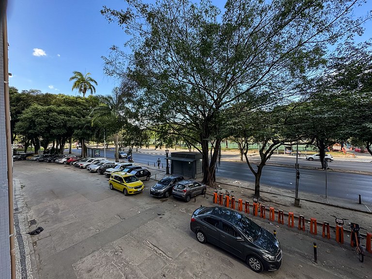 1 Qt com vista praia Flamengo e máquina de lavar
