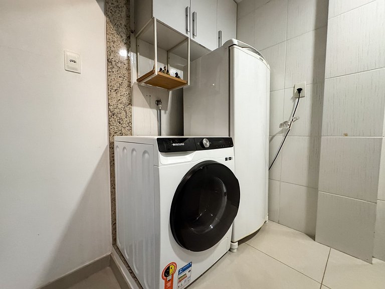 1 Qt com vista praia Flamengo e máquina de lavar