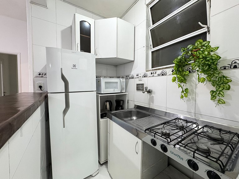 1quarto a 2 quadras da praia de Copacabana!