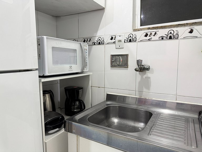 1quarto a 2 quadras da praia de Copacabana!
