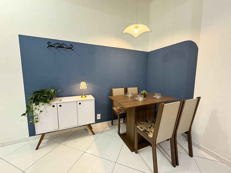 1quarto a 2 quadras da praia de Copacabana!