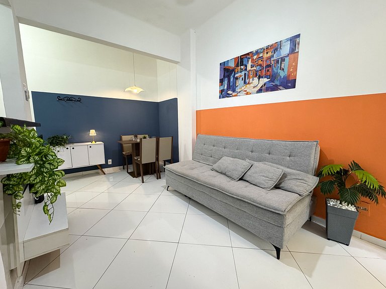 1quarto a 2 quadras da praia de Copacabana!