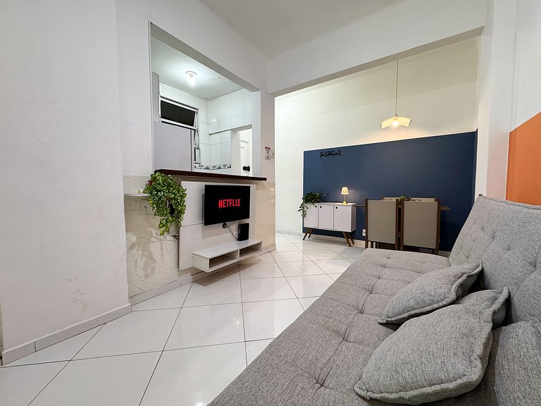 1quarto a 2 quadras da praia de Copacabana!
