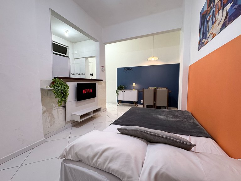 1quarto a 2 quadras da praia de Copacabana!