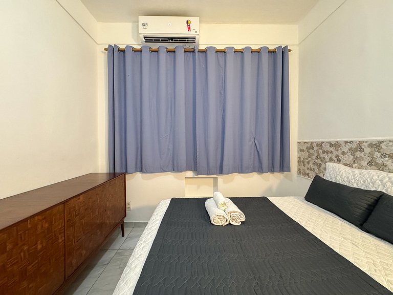 Espaçoso Apto. 2 quartos a poucos passos da praia